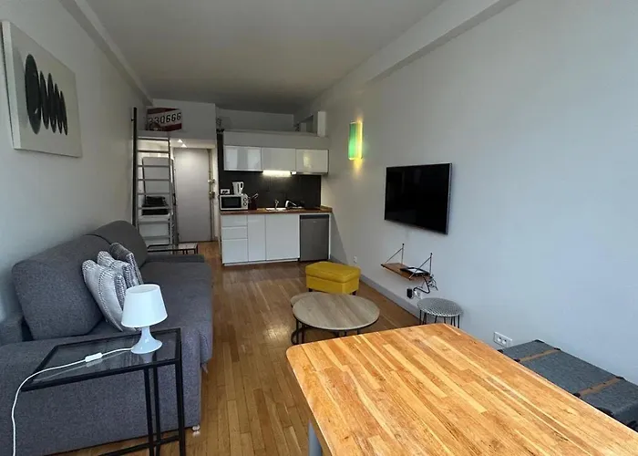 Superbe Avec Mezzanine Au Centre De باريس